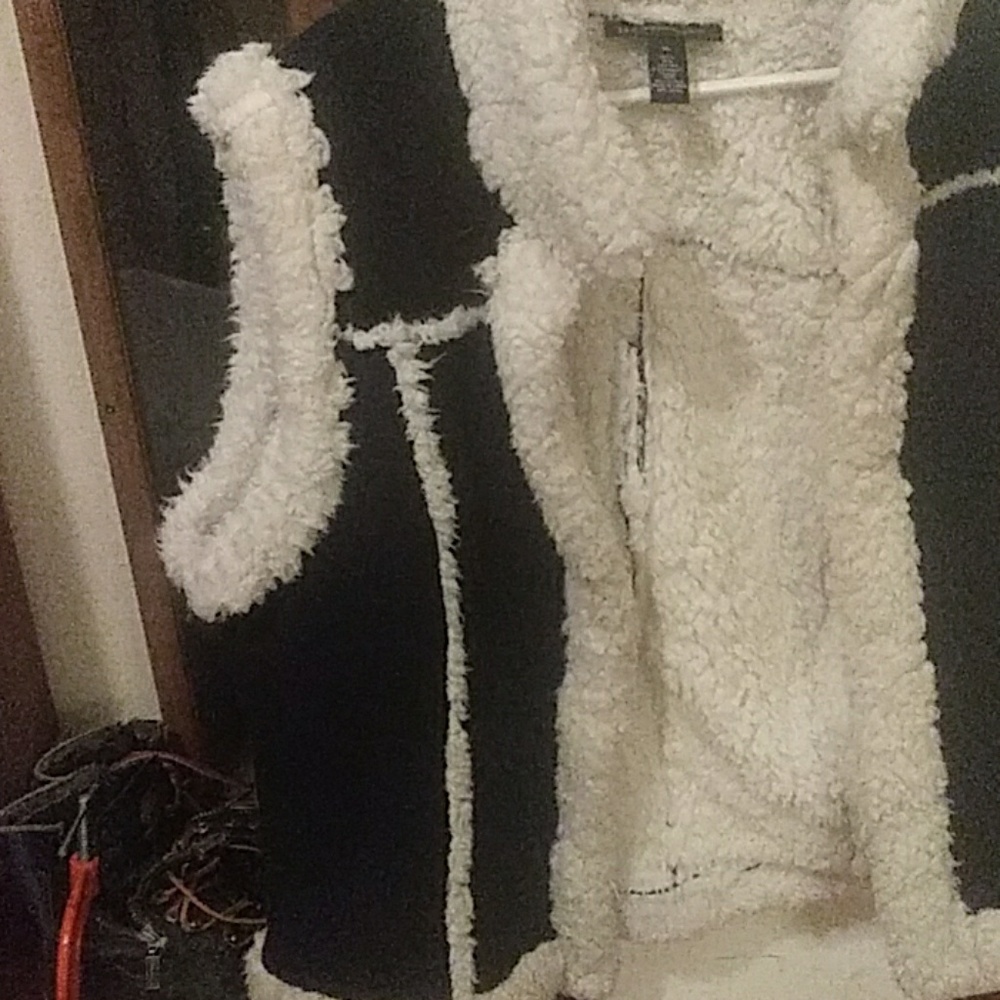 Vest - Picture 4 of 4